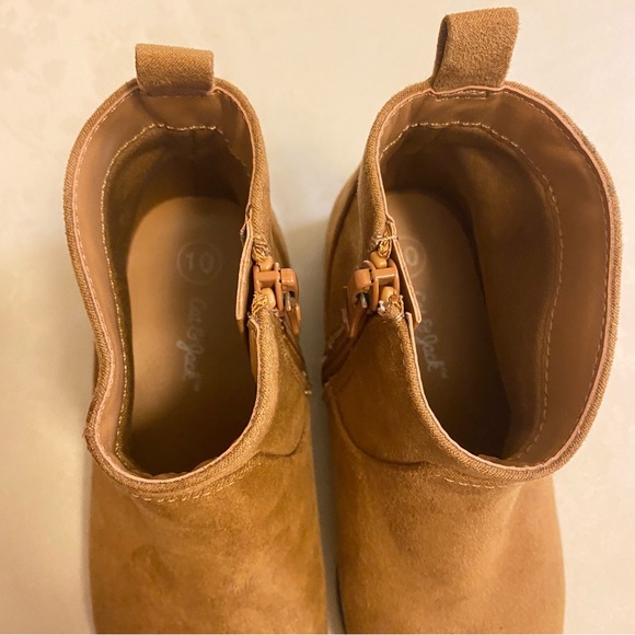 2 pair of Booties and 1 pair of moccasin slippers size 10 - Picture 4 of 16